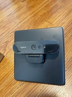 Logitech Black Webcam with Foldable Clip